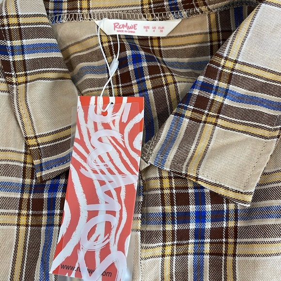 ROMWE tan/blue/gold plaid button down - Picture 3 of 5